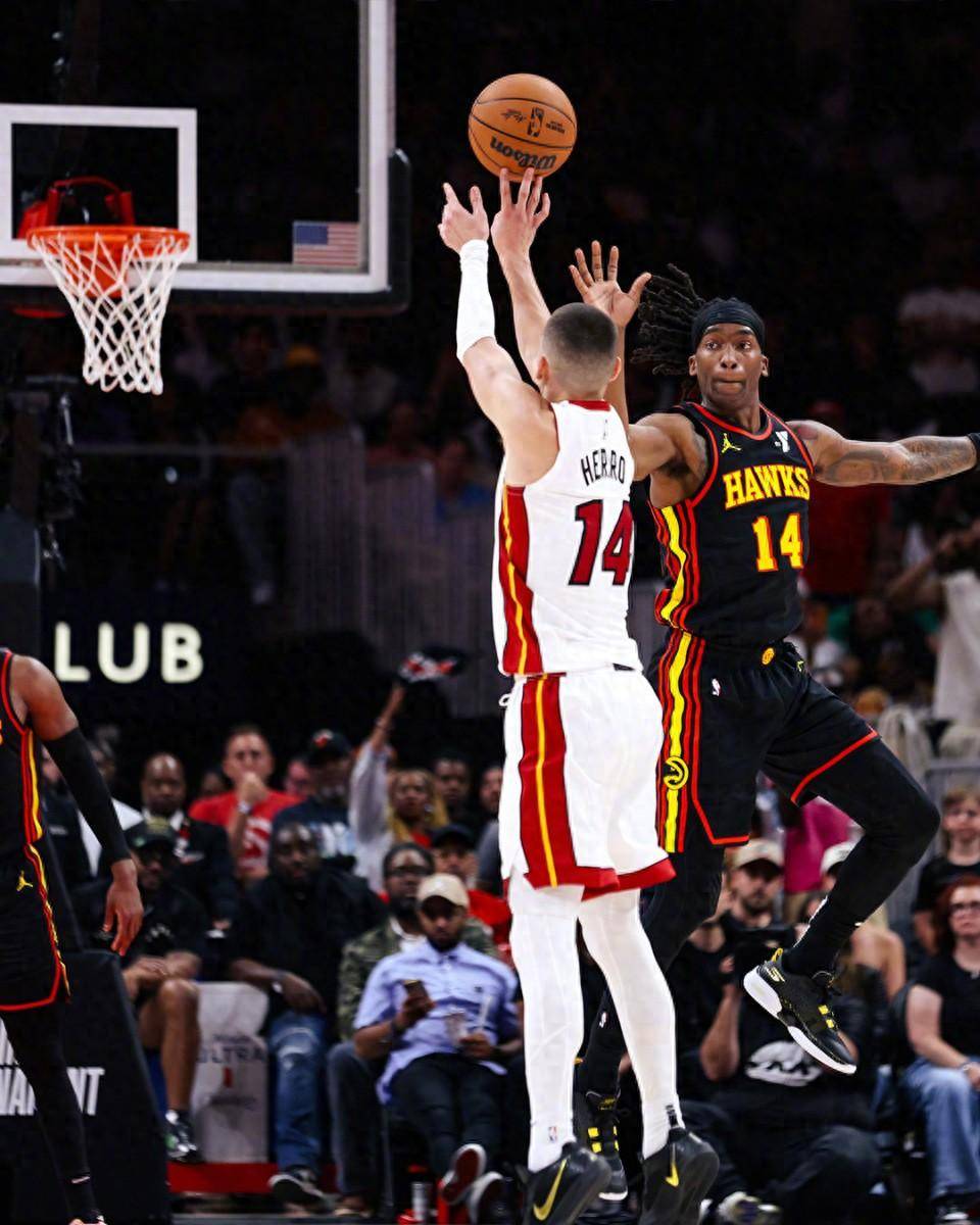 lol新英雄-转折点！曼联绝杀压哨，NBA常规赛关键时刻攻防权衡，更衣室稳定，身体对抗强度拉满的简单介绍