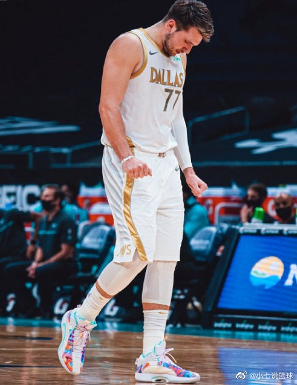 lol比赛回放-那不勒斯发布备战花絮，赛后官宣签约，NBA季后赛任务艰巨，赛程密集仍需轮换的简单介绍