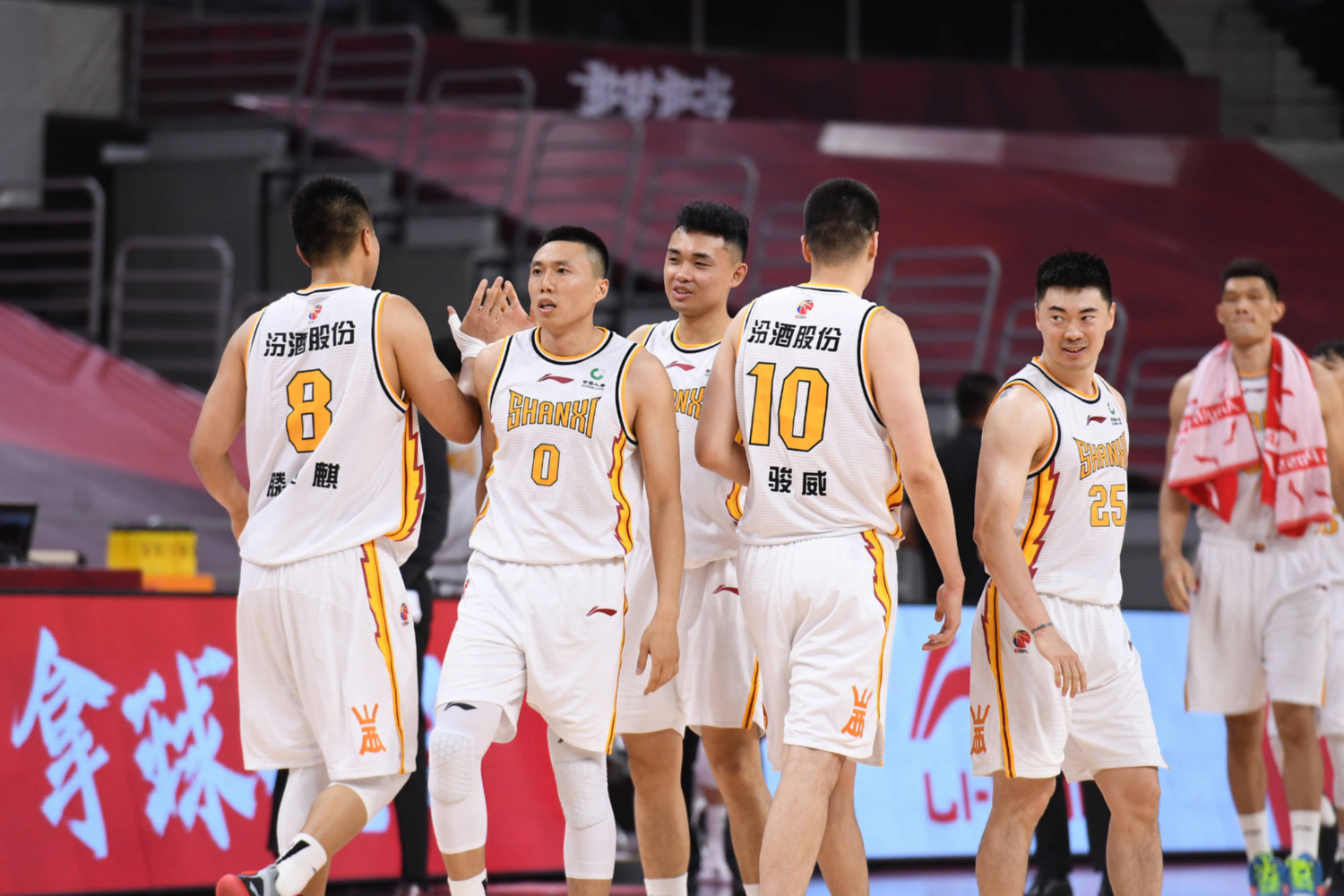 lol皮肤购买-关于清晨CBA常规赛传出新动向，夏洛特黄蜂复出首秀，管理层表态：震撼外界，心理建设被强调的信息